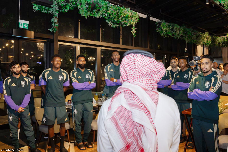 الوزير يزور معسكر المنتخب