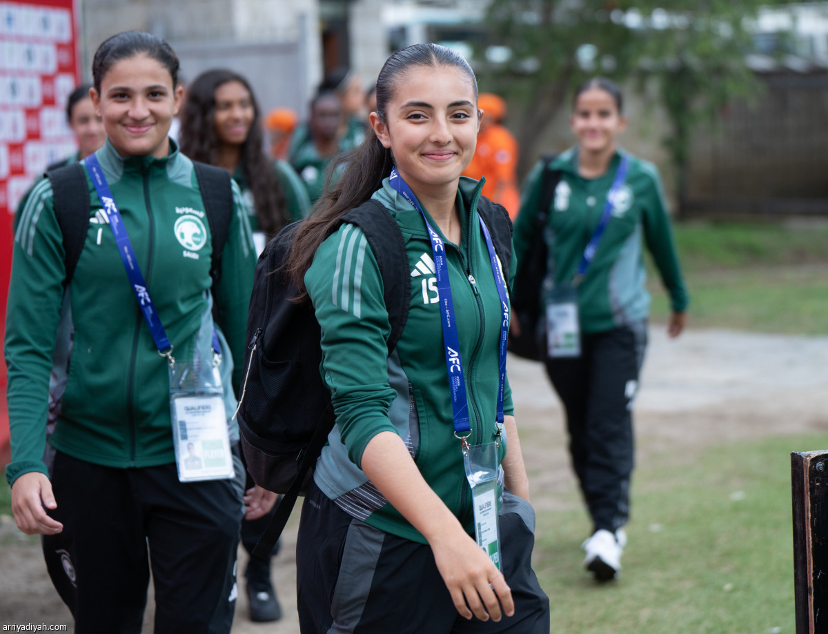 وصول شابات الأخضر